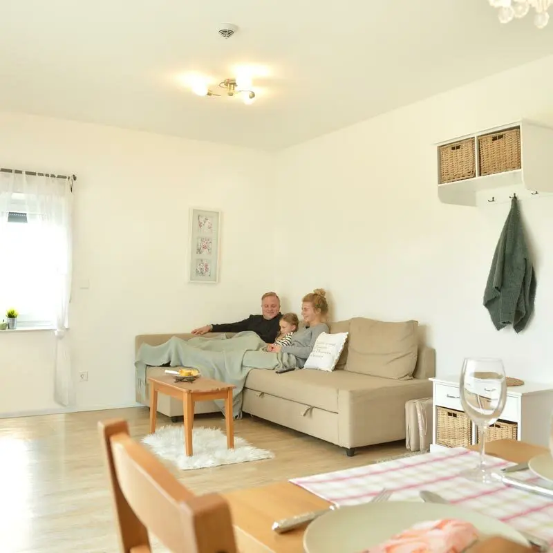 Sporrädle Ferienhaus Wohn-Essbereich